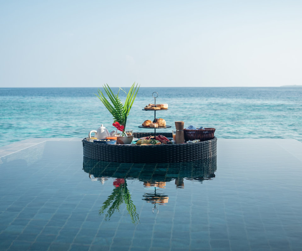 Resort breakfast in pool 